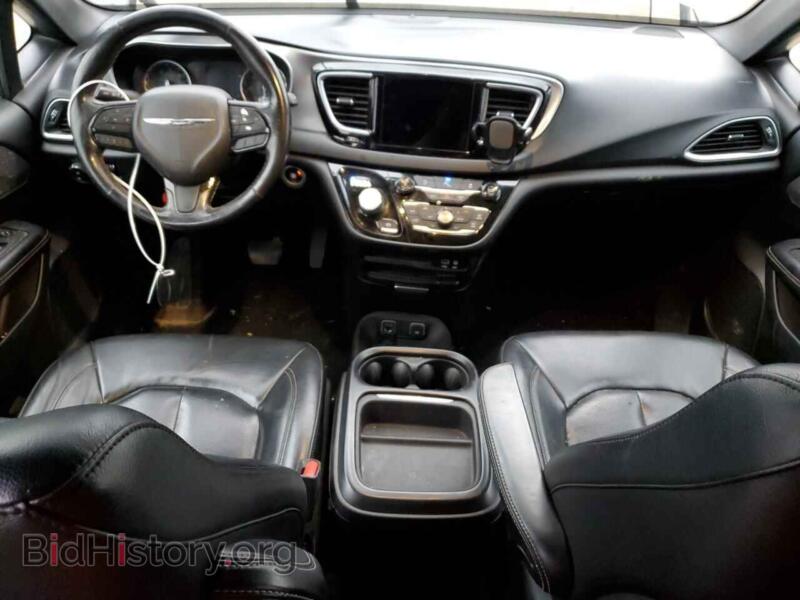 2019 Chrysler PACIFICA (VIN 2C4RC1BG1KR638748) — photo 8 of 13