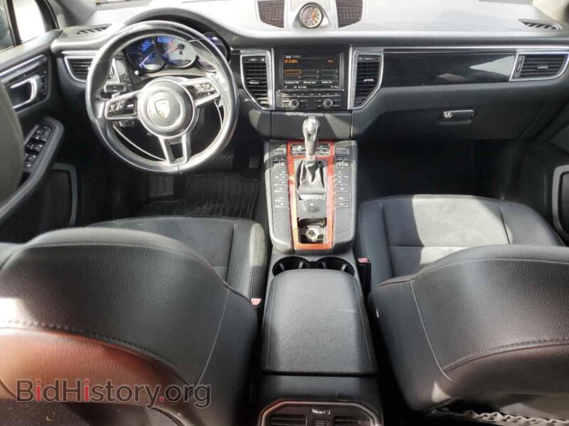 2016 Porsche MACAN (VIN WP1AB2A52GLB52986) — photo 8 of 13