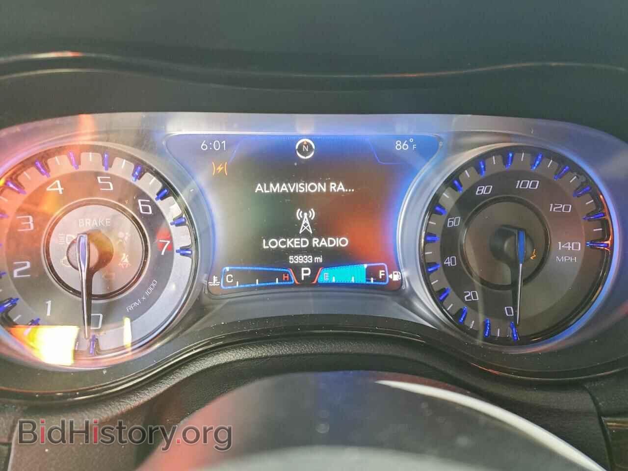2019 CHRYSLER 300 - VIN: 2C3CCABG7KH648037 - Фото 9