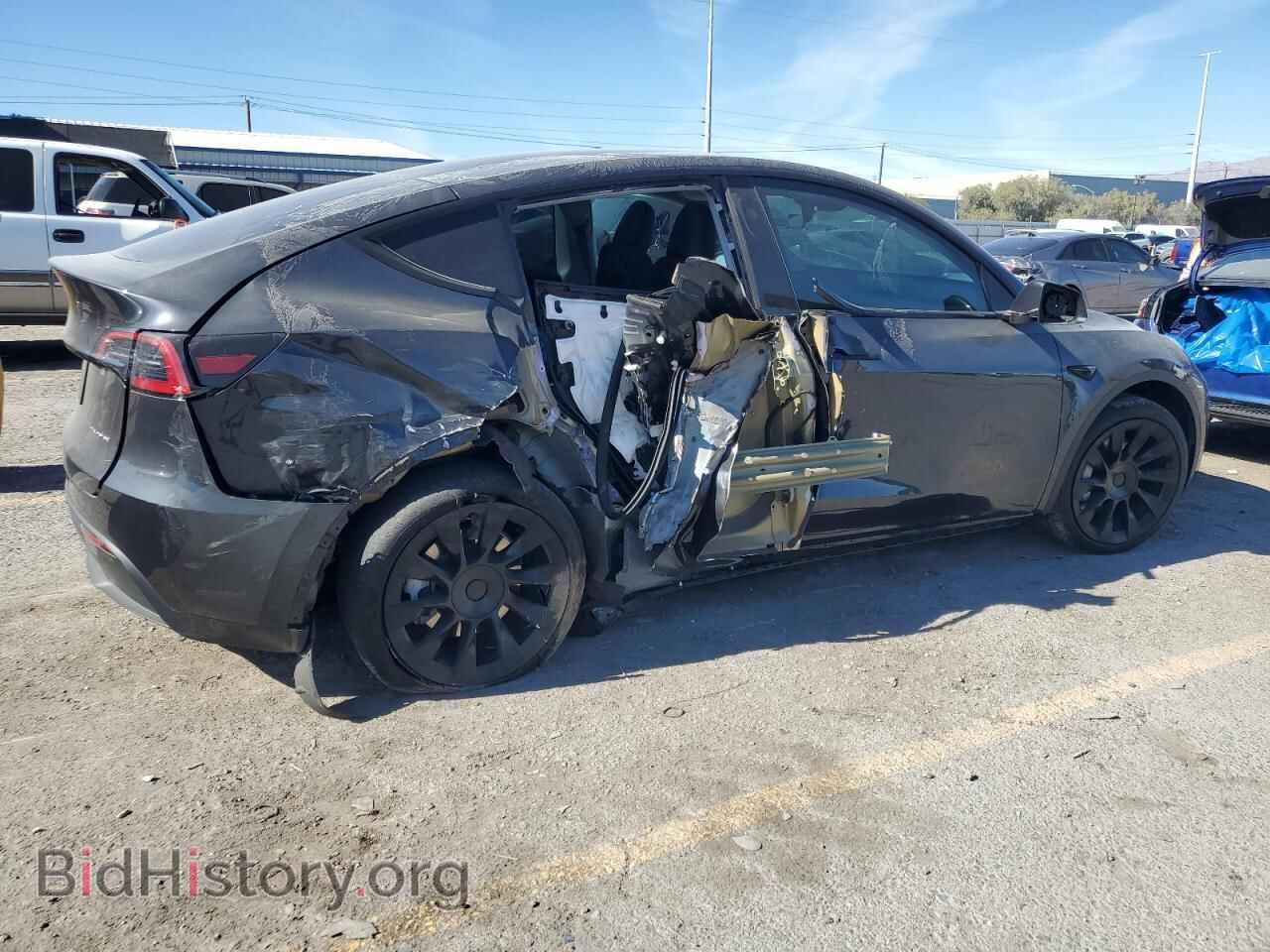 2024 TESLA MODEL Y - VIN: 7SAYGDEEXRF063523 - Фото 3
