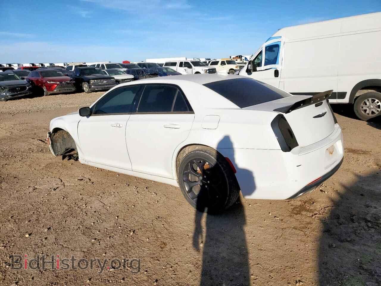 2019 CHRYSLER 300 - VIN: 2C3CCABG1KH654402 - Фото 2