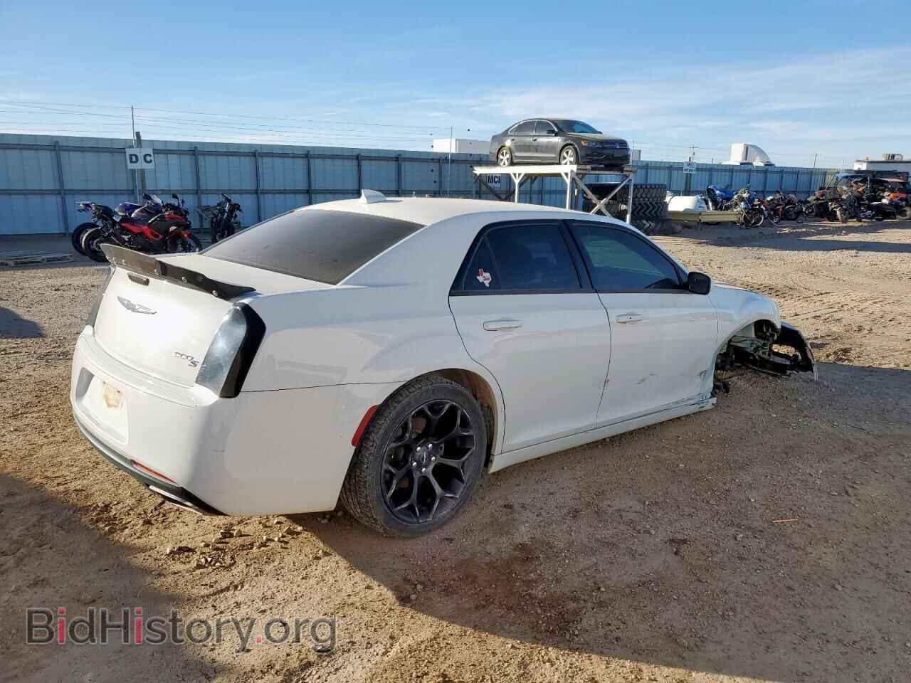 2019 CHRYSLER 300 - VIN: 2C3CCABG1KH654402 - Фото 3
