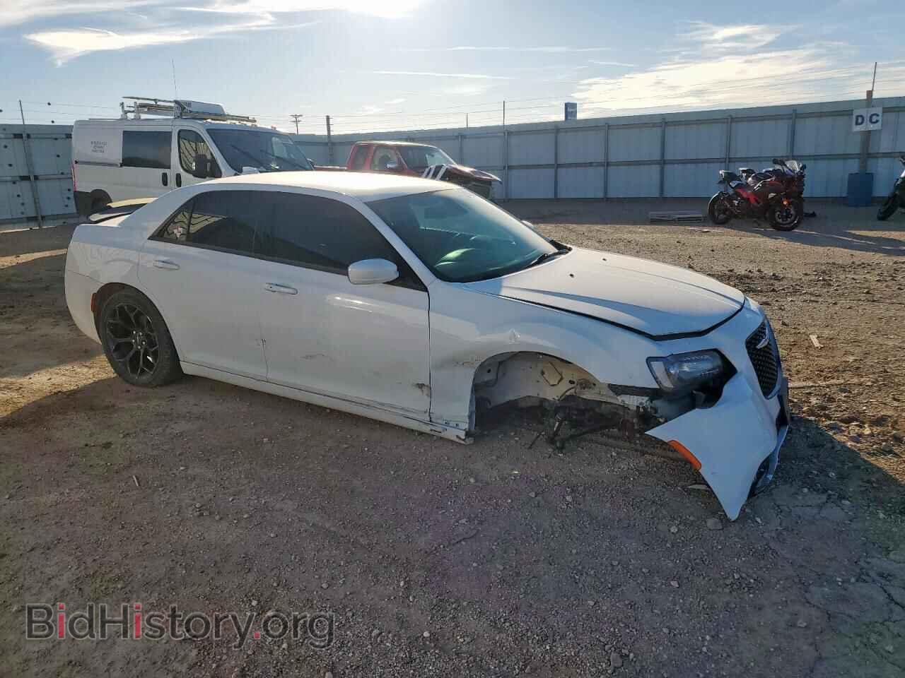 2019 CHRYSLER 300 - VIN: 2C3CCABG1KH654402 - Фото 4