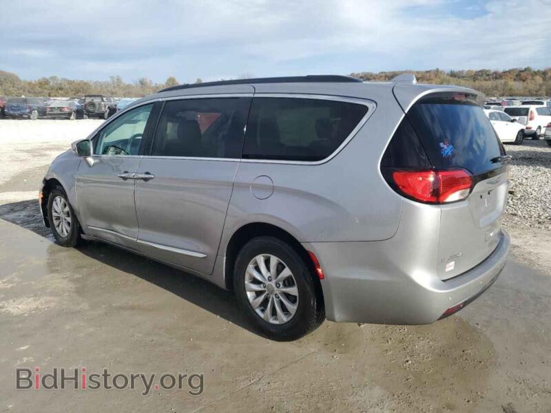 2017 Chrysler PACIFICA (VIN 2C4RC1BGXHR524255) — photo 2 of 15