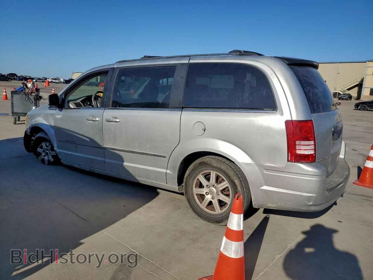 2010 CHRYSLER MINIVAN - VIN: 2A4RR5D19AR235219 - Фото 2