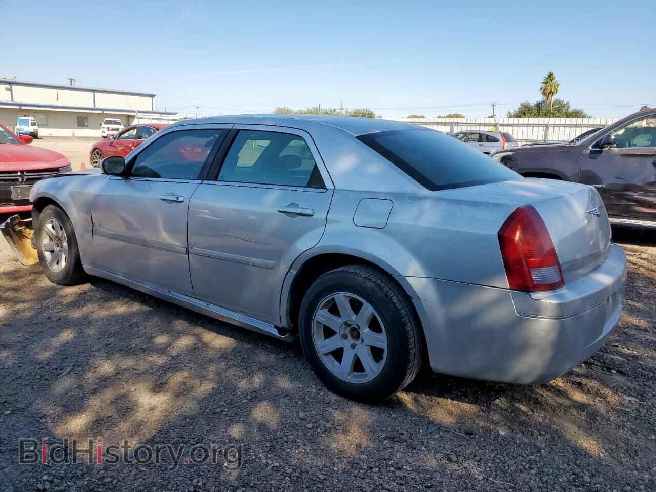 2005 CHRYSLER 300 - VIN: 2C3JA53G65H108802 - Фото 2