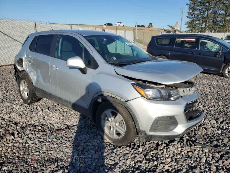 2020 Chevrolet TRAX (VIN KL7CJKSB2LB322715) — фото 4 из 15