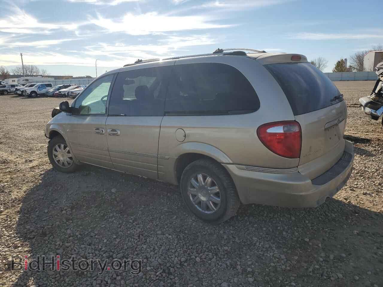 2005 CHRYSLER MINIVAN - VIN: 2C8GP64L65R338600 - Photo 2