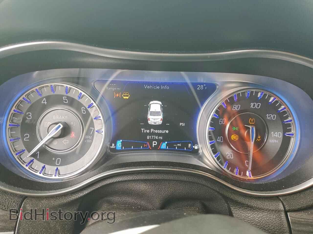 2018 CHRYSLER 300 - VIN: 2C3CCAAG7JH308810 - Фото 9