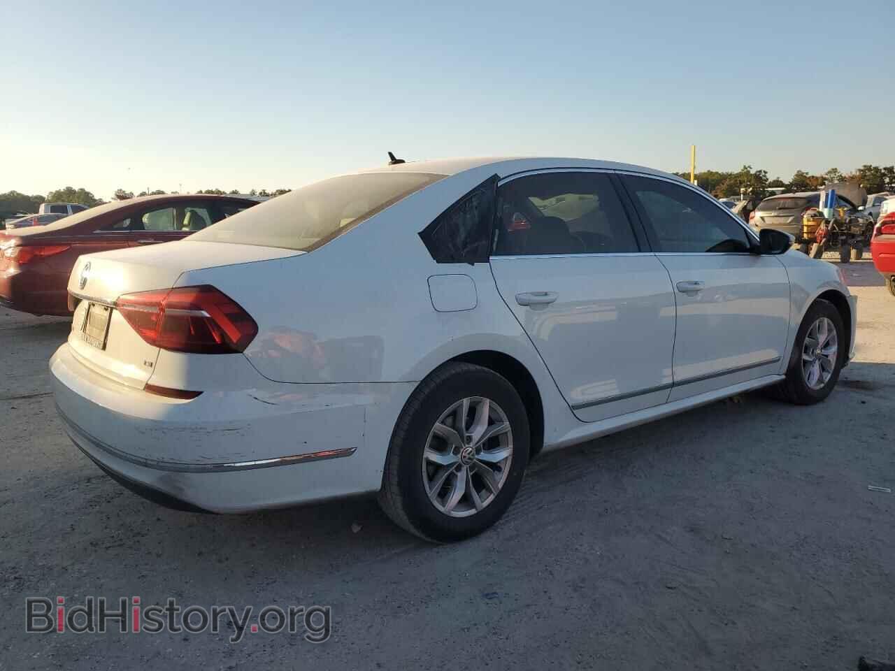2017 VOLKSWAGEN PASSAT - VIN: 1VWAT7A39HC053235 - Фото 3