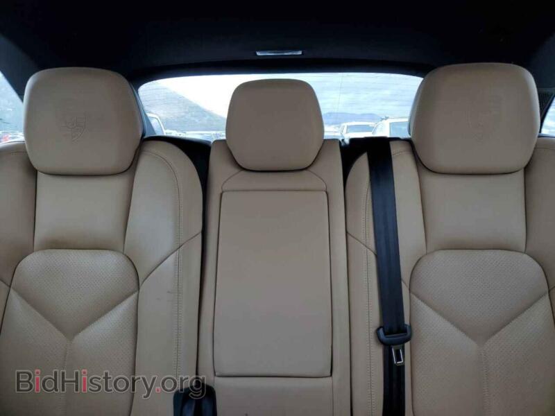 2018 Porsche CAYENNE (VIN WP1AA2A26JKA05799) — photo 10 of 13