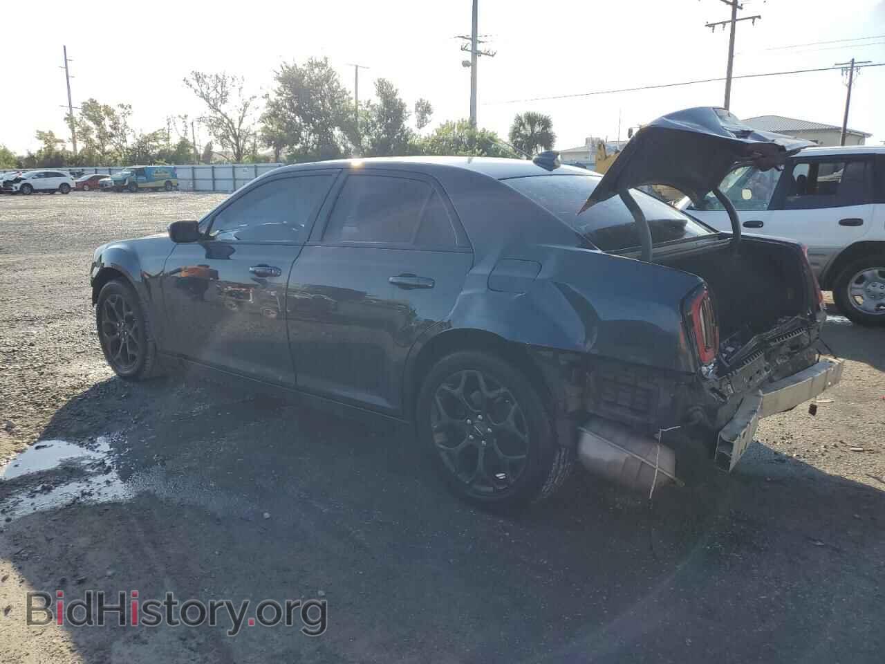 2019 CHRYSLER 300 - VIN: 2C3CCAGGXKH698357 - Photo 2