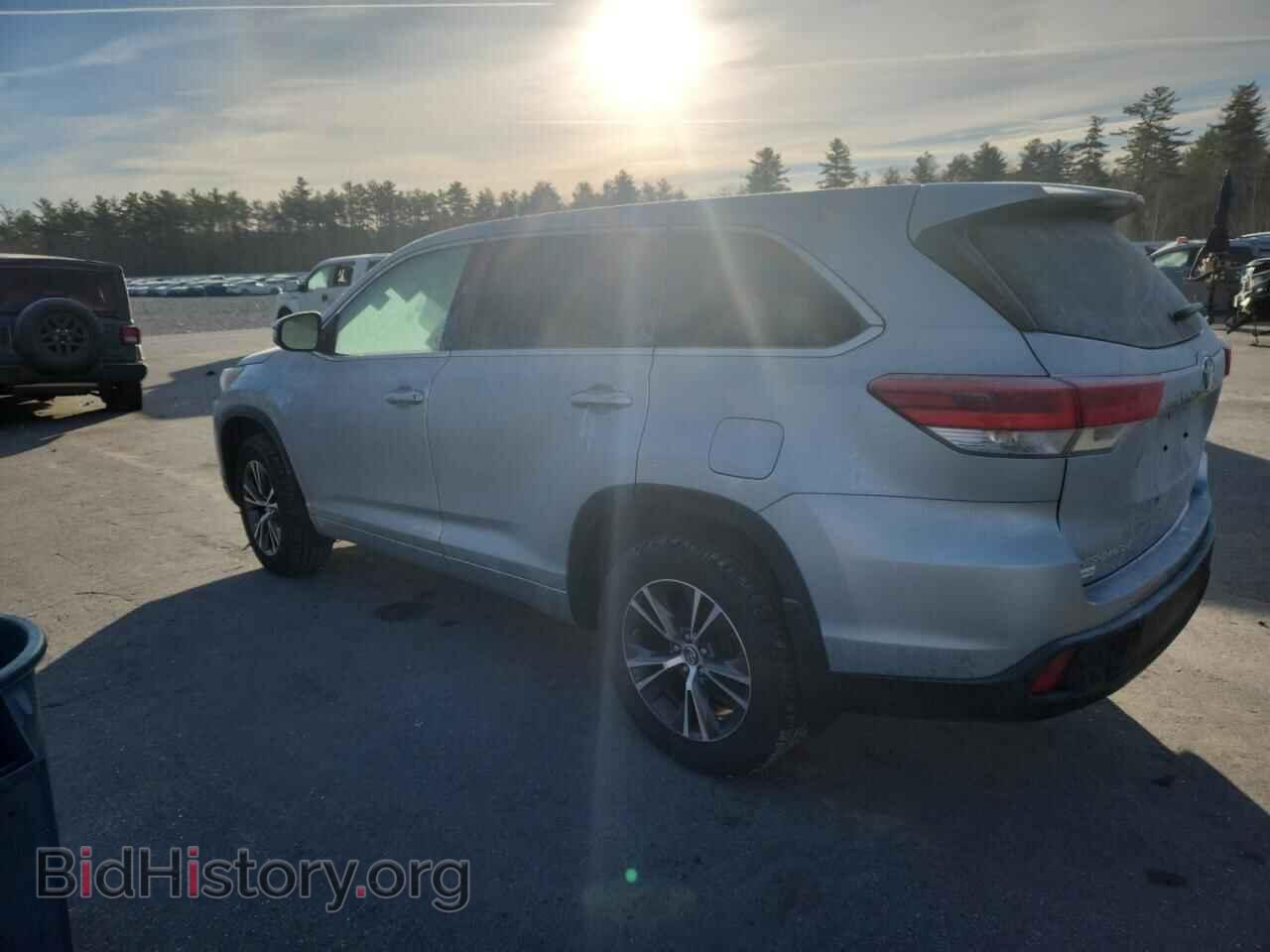 2018 TOYOTA HIGHLANDER - VIN: 5TDBZRFH5JS913576 - Фото 2