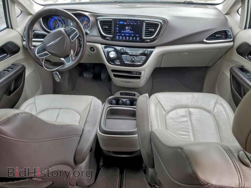 2017 Chrysler PACIFICA (VIN 2C4RC1BG0HR560794) — photo 8 of 13