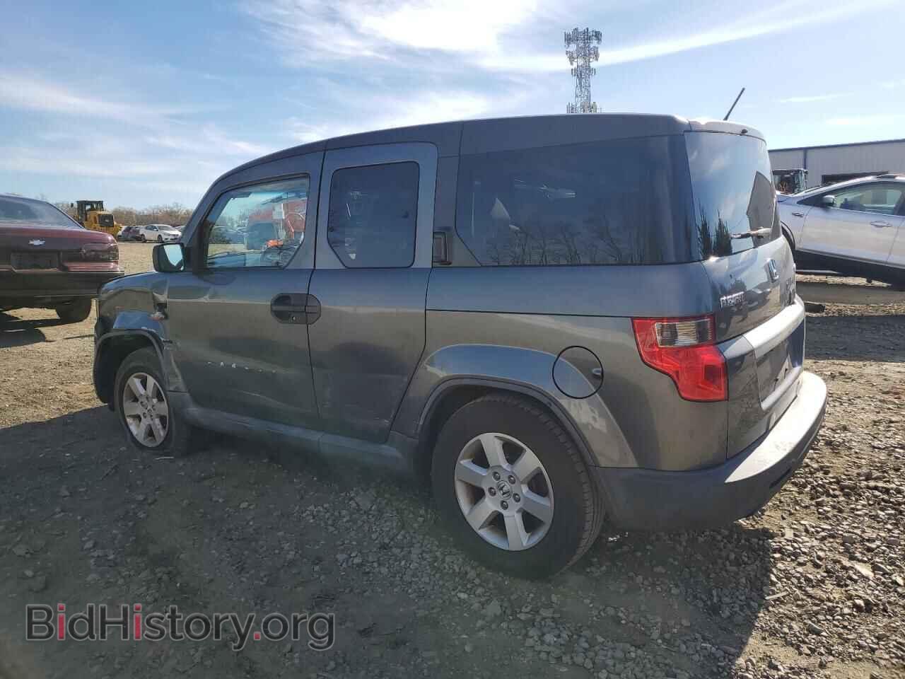 2011 HONDA ELEMENT - VIN: 5J6YH2H78BL002440 - Photo 2