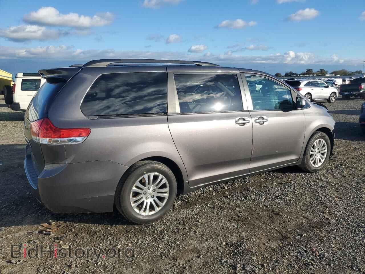 2011 TOYOTA All Models - VIN: 5TDYK3DC2BS045976 - Фото 3