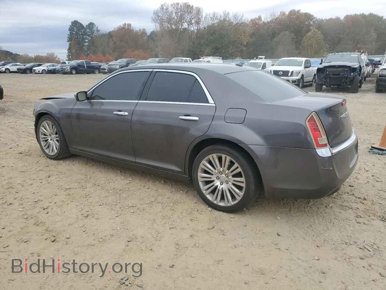 2013 CHRYSLER 300 - VIN: 2C3CCAET3DH690362 - Фото 2