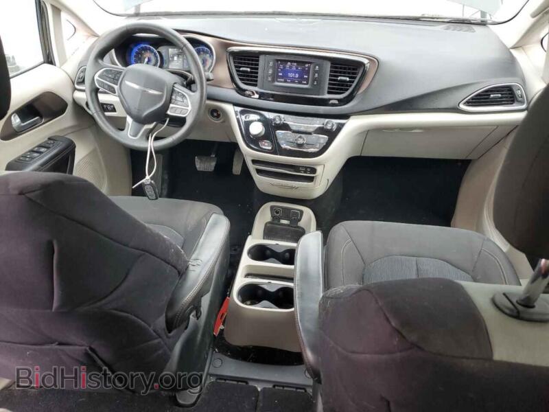 2017 Chrysler PACIFICA (VIN 2C4RC1DG3HR526295) — фото 8 из 15