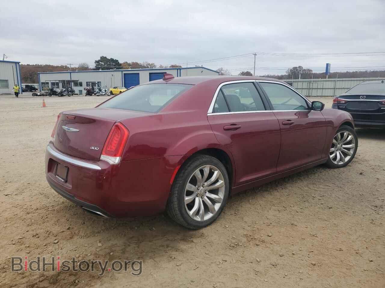 2018 CHRYSLER 300 - VIN: 2C3CCAAG9JH276006 - Фото 3