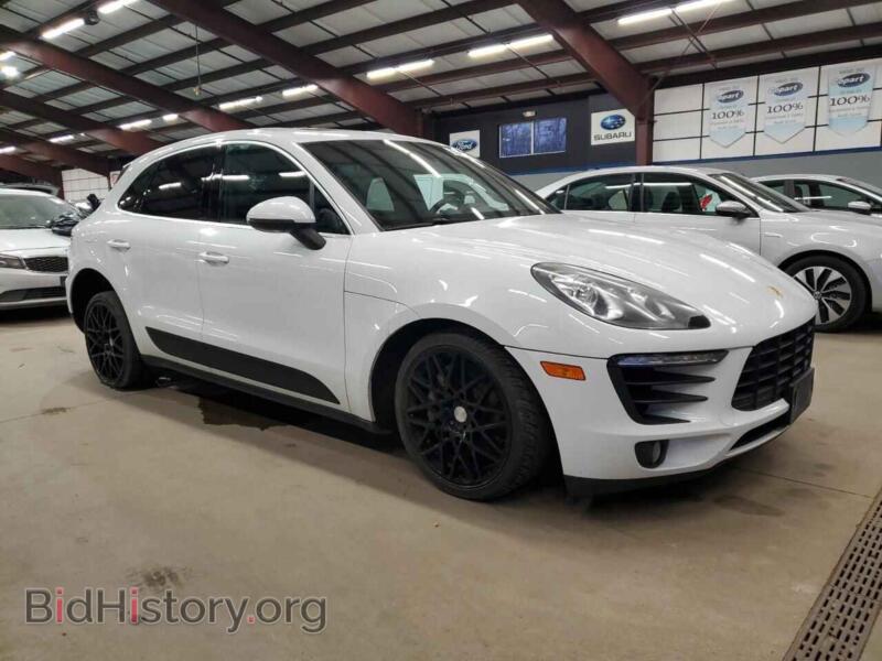 2016 Porsche MACAN (VIN WP1AB2A57GLB52773) — photo 4 of 13