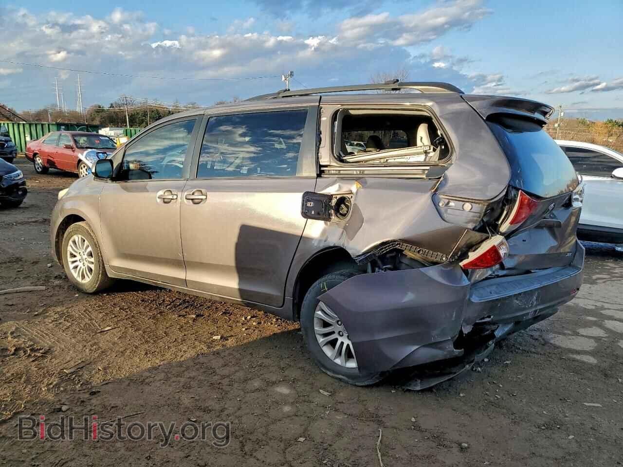 2013 TOYOTA SIENNA - VIN: 5TDYK3DC8DS354225 - Фото 2