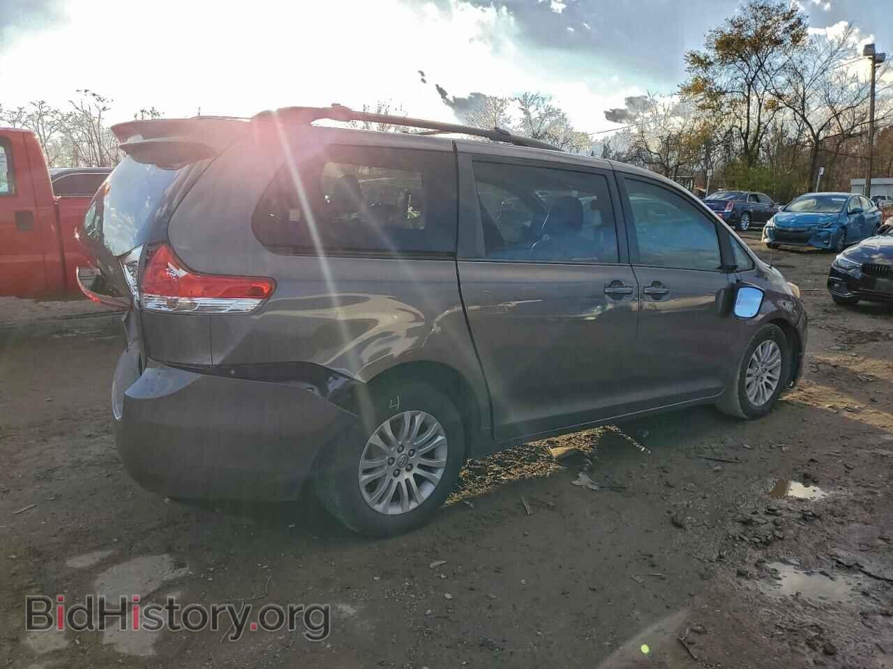 2013 TOYOTA SIENNA - VIN: 5TDYK3DC8DS354225 - Фото 3