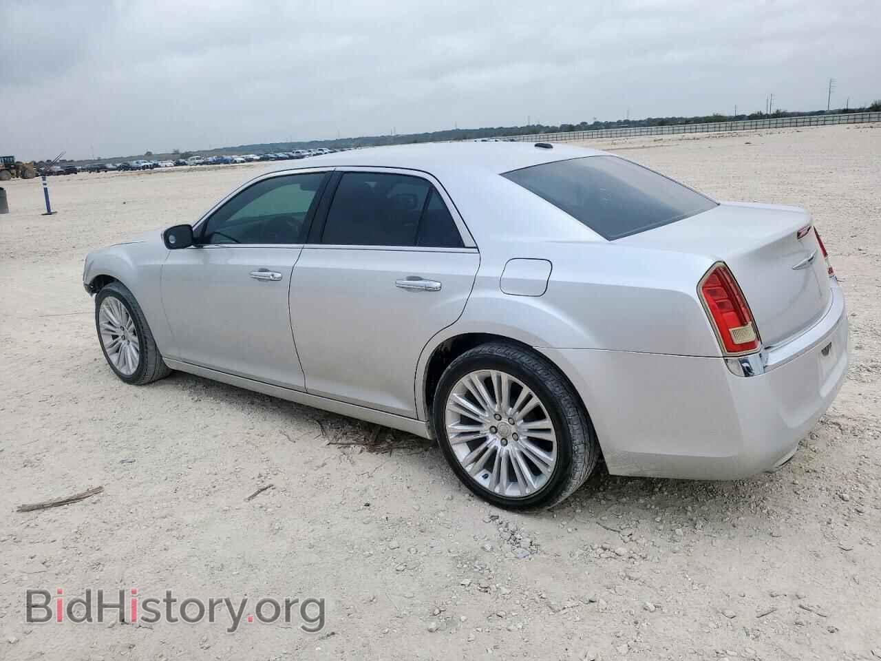 2011 CHRYSLER 300 - VIN: 2C3CA5CG2BH613756 - Фото 2