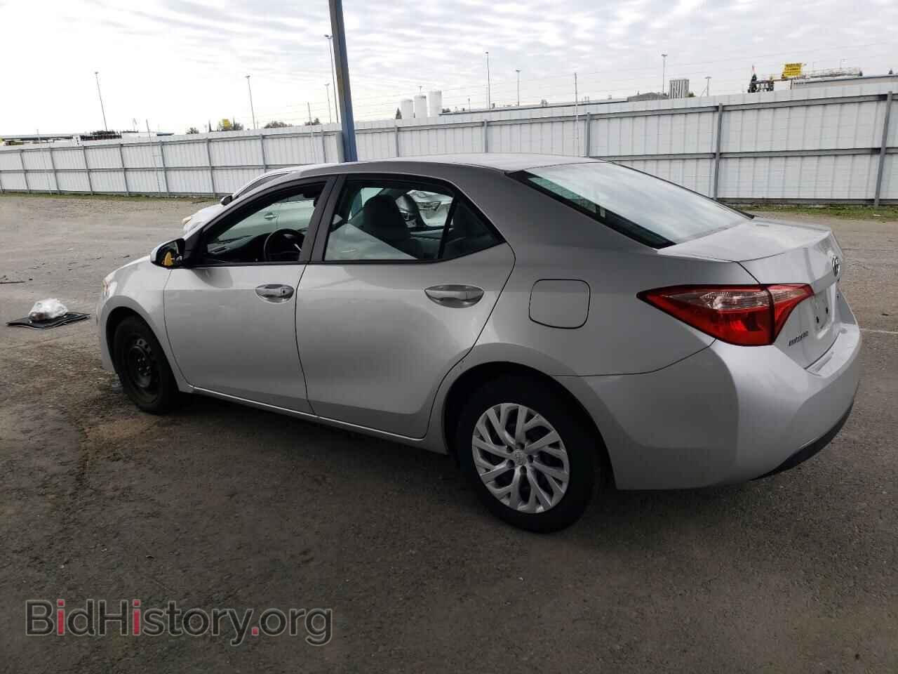 2018 TOYOTA COROLLA - VIN: 5YFBURHE6JP811262 - Фото 2