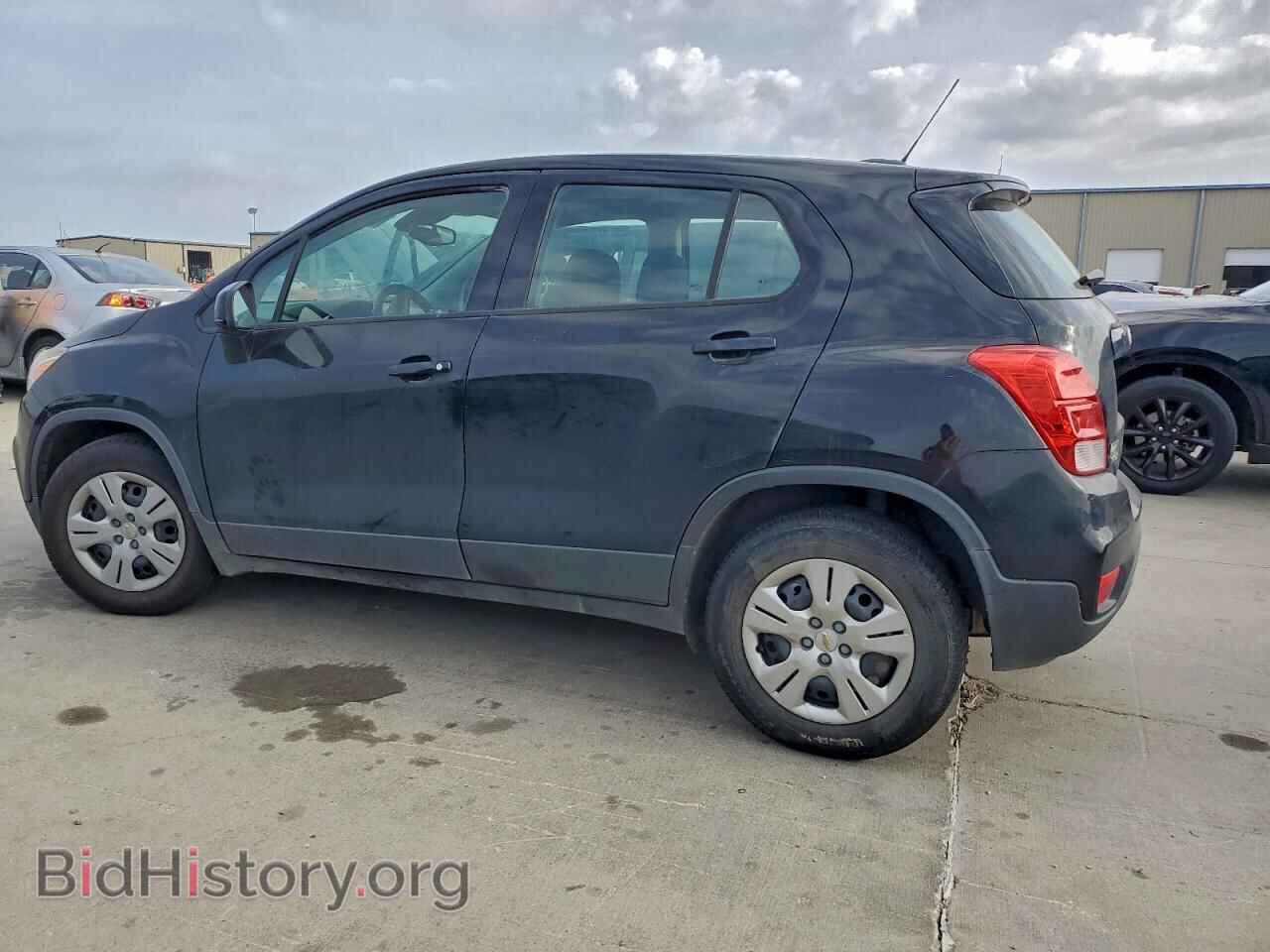 2017 CHEVROLET TRAX - VIN: 3GNCJKSB3HL236202 - Фото 2