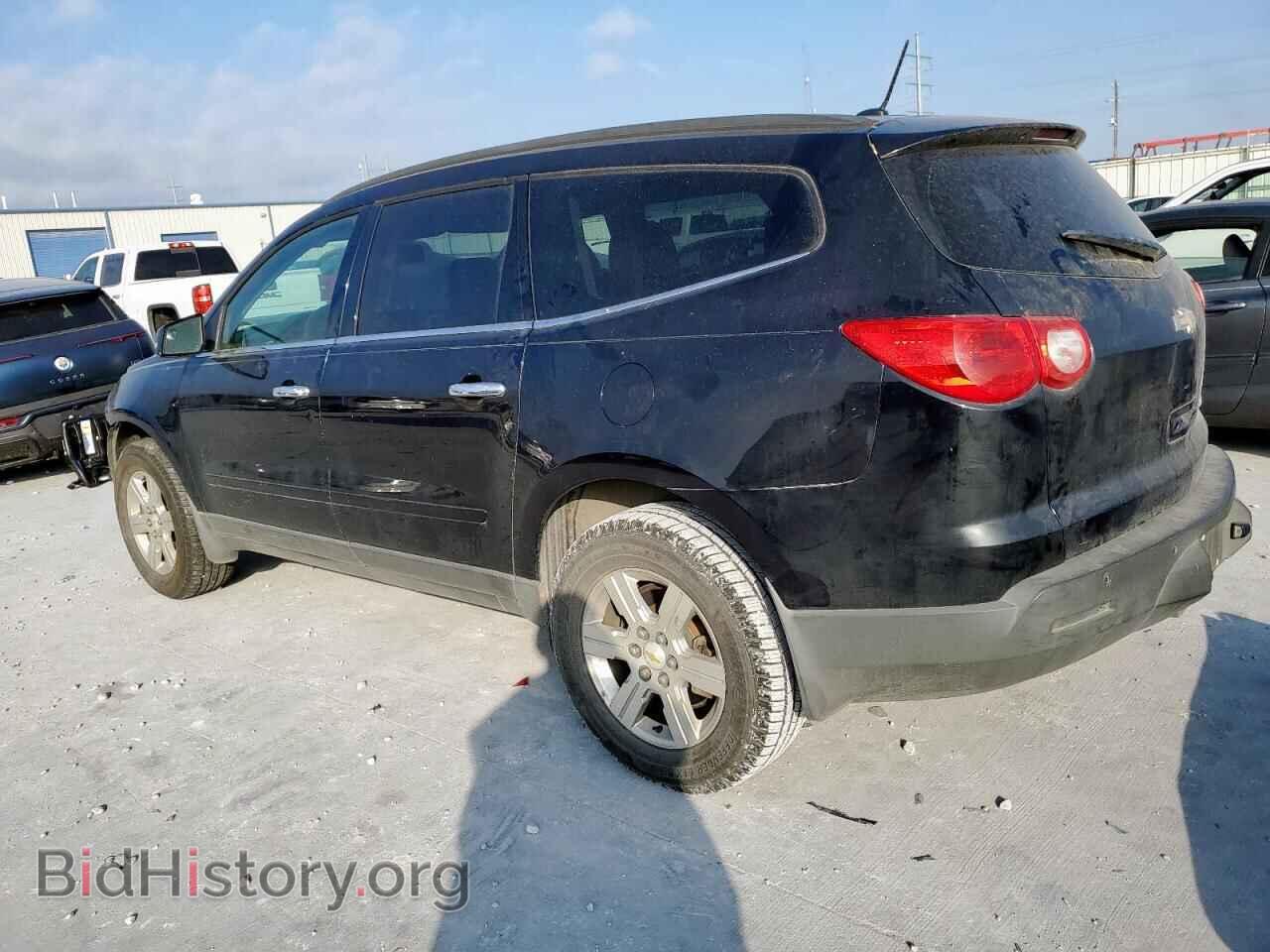 2012 CHEVROLET TRAVERSE - VIN: 1GNKRJED0CJ354588 - Фото 2