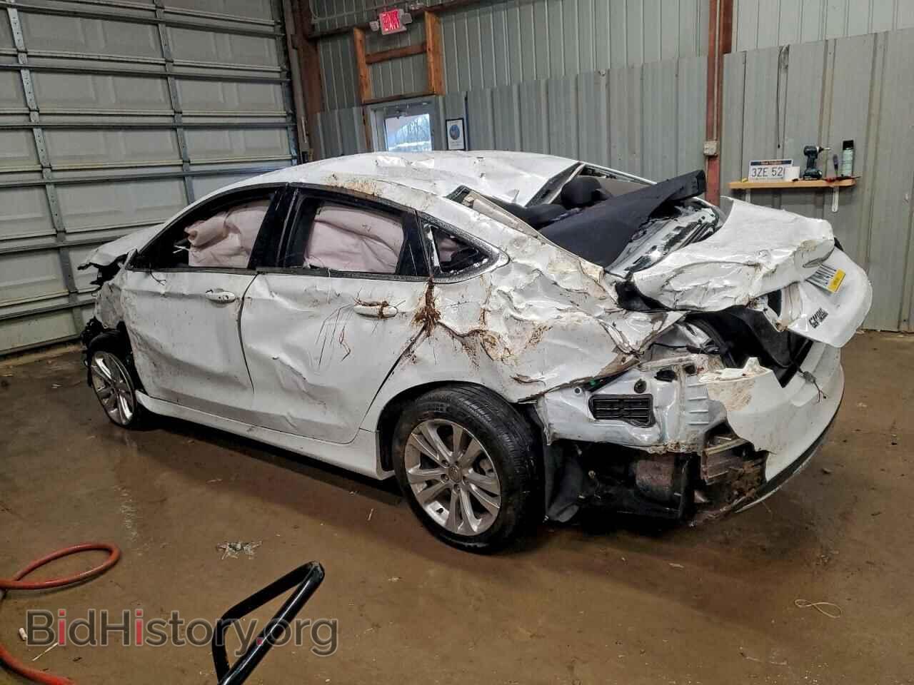2016 CHRYSLER 200 - VIN: 1C3CCCAB8GN113315 - Фото 2