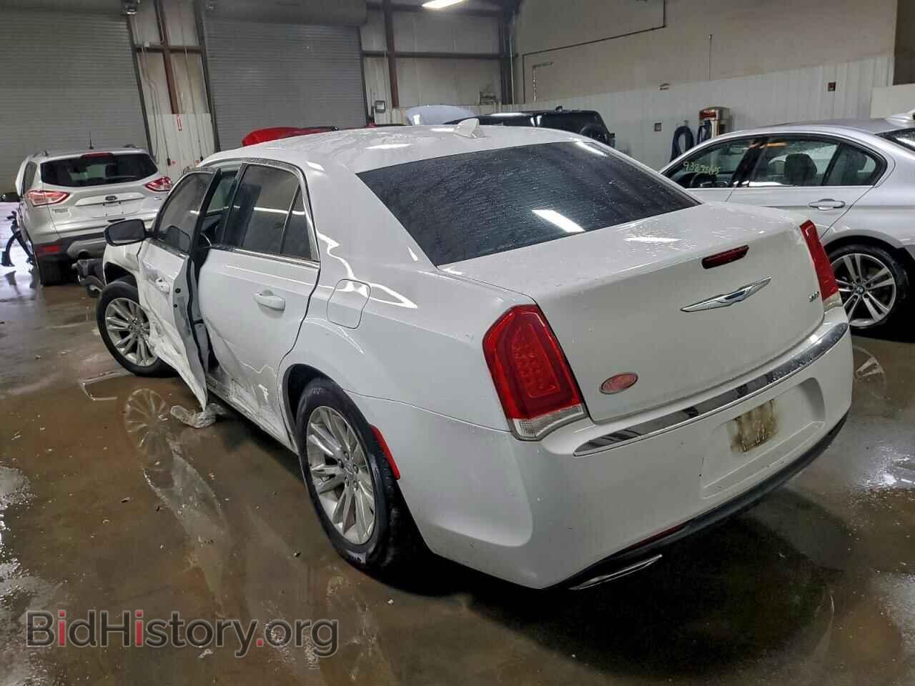 2017 CHRYSLER 300 - VIN: 2C3CCAAG0HH512262 - Фото 2