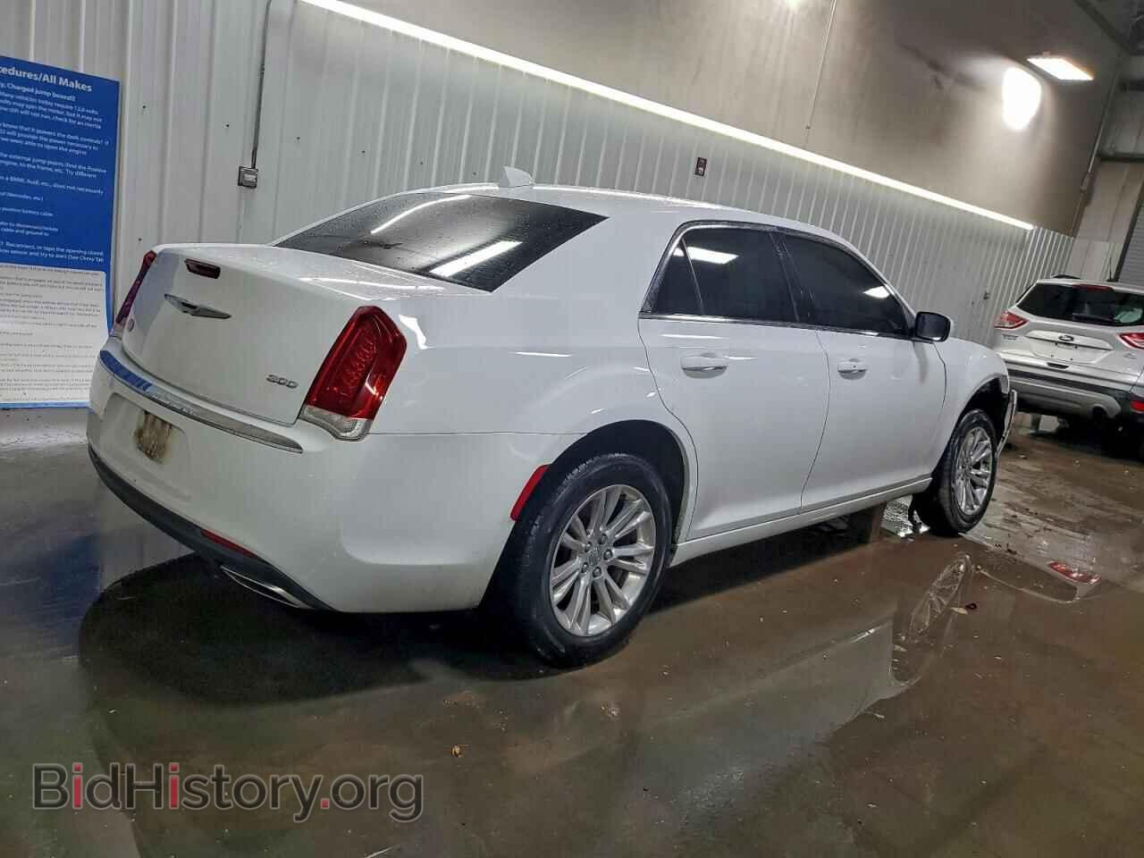 2017 CHRYSLER 300 - VIN: 2C3CCAAG0HH512262 - Фото 3