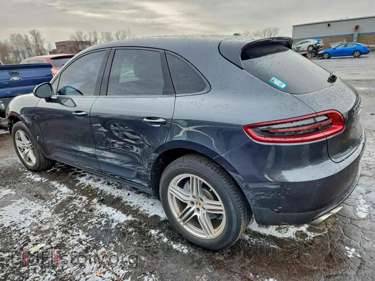 2017 PORSCHE MACAN - VIN: WP1AB2A52HLB21254 - Photo 2