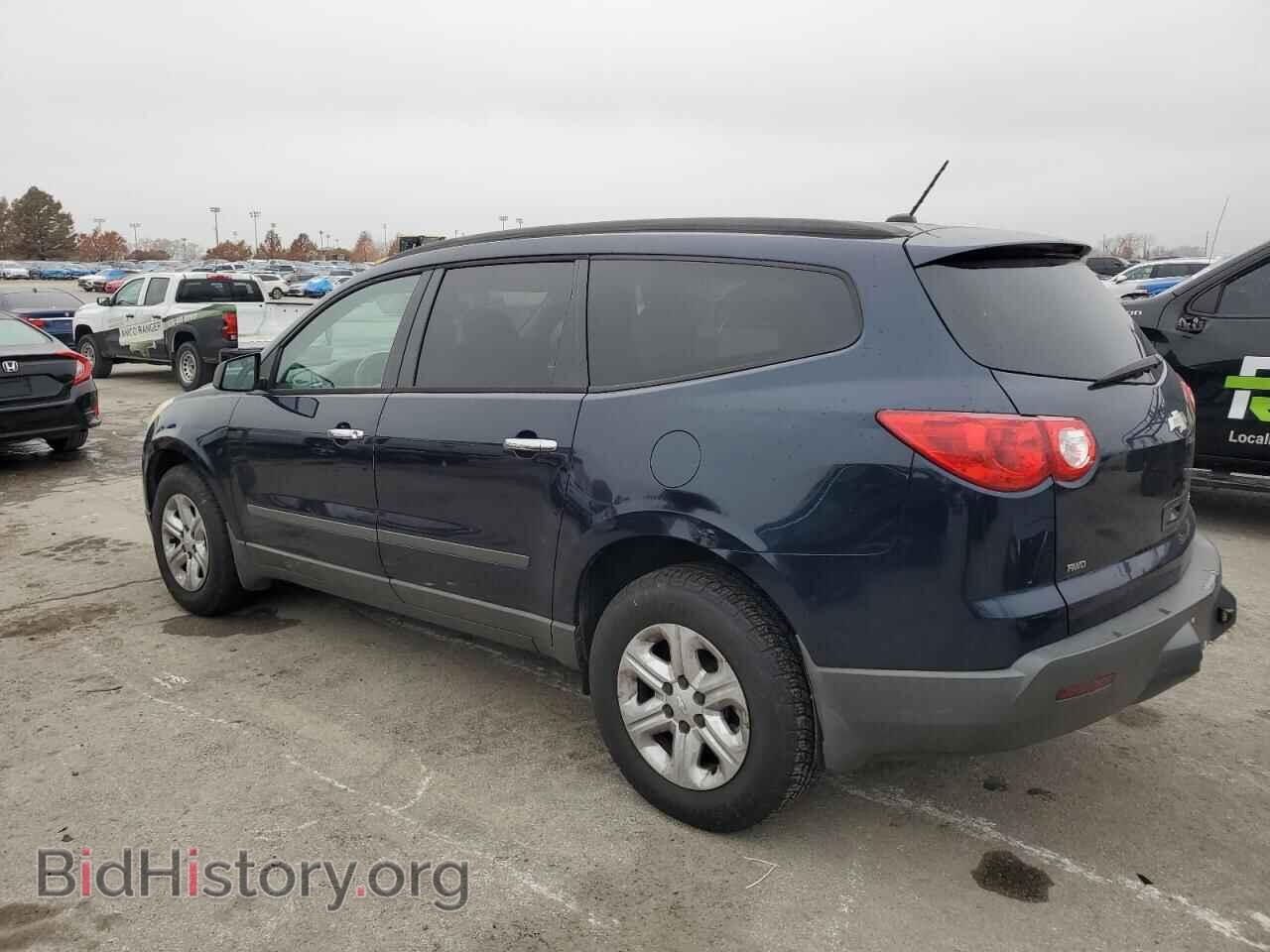 2011 CHEVROLET TRAVERSE - VIN: 1GNKVFED4BJ152280 - Фото 2