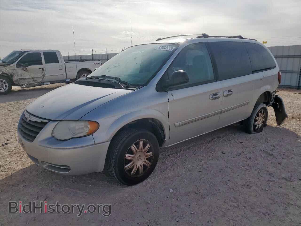 Photo 2C4GP54L65R251422 - CHRYSLER MINIVAN 2005