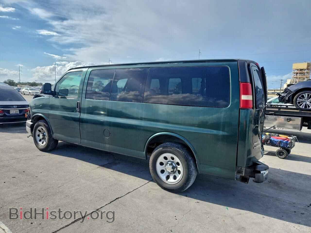 2011 CHEVROLET EXPRESS - VIN: 1GNSGCF40B1114231 - Photo 2