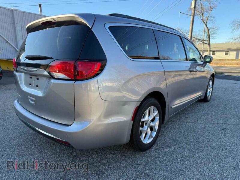 2017 Chrysler PACIFICA (VIN 2C4RC1BGXHR503289) — photo 4 of 13