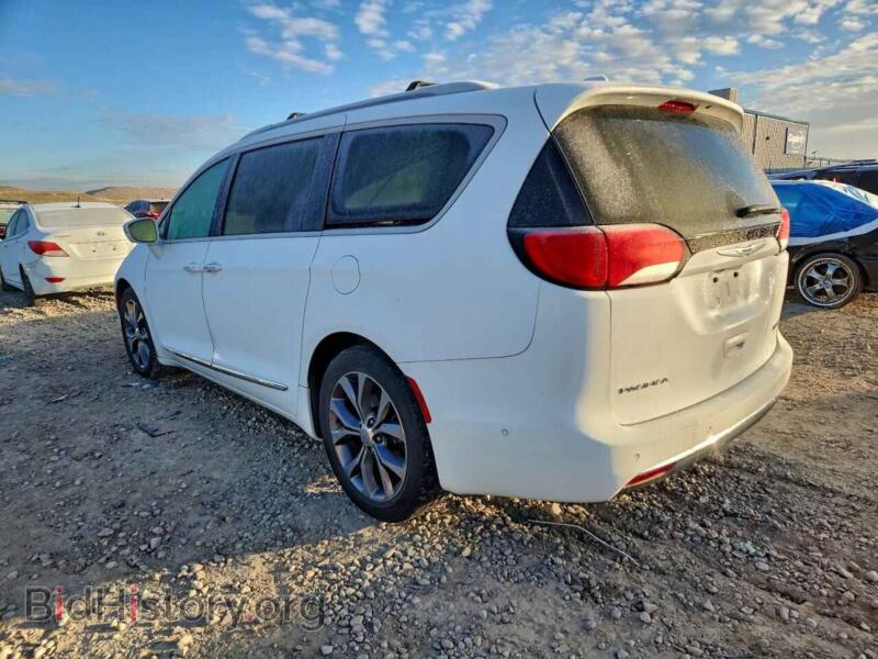 2017 Chrysler PACIFICA (VIN 2C4RC1GG8HR812235) — фото 2 из 13