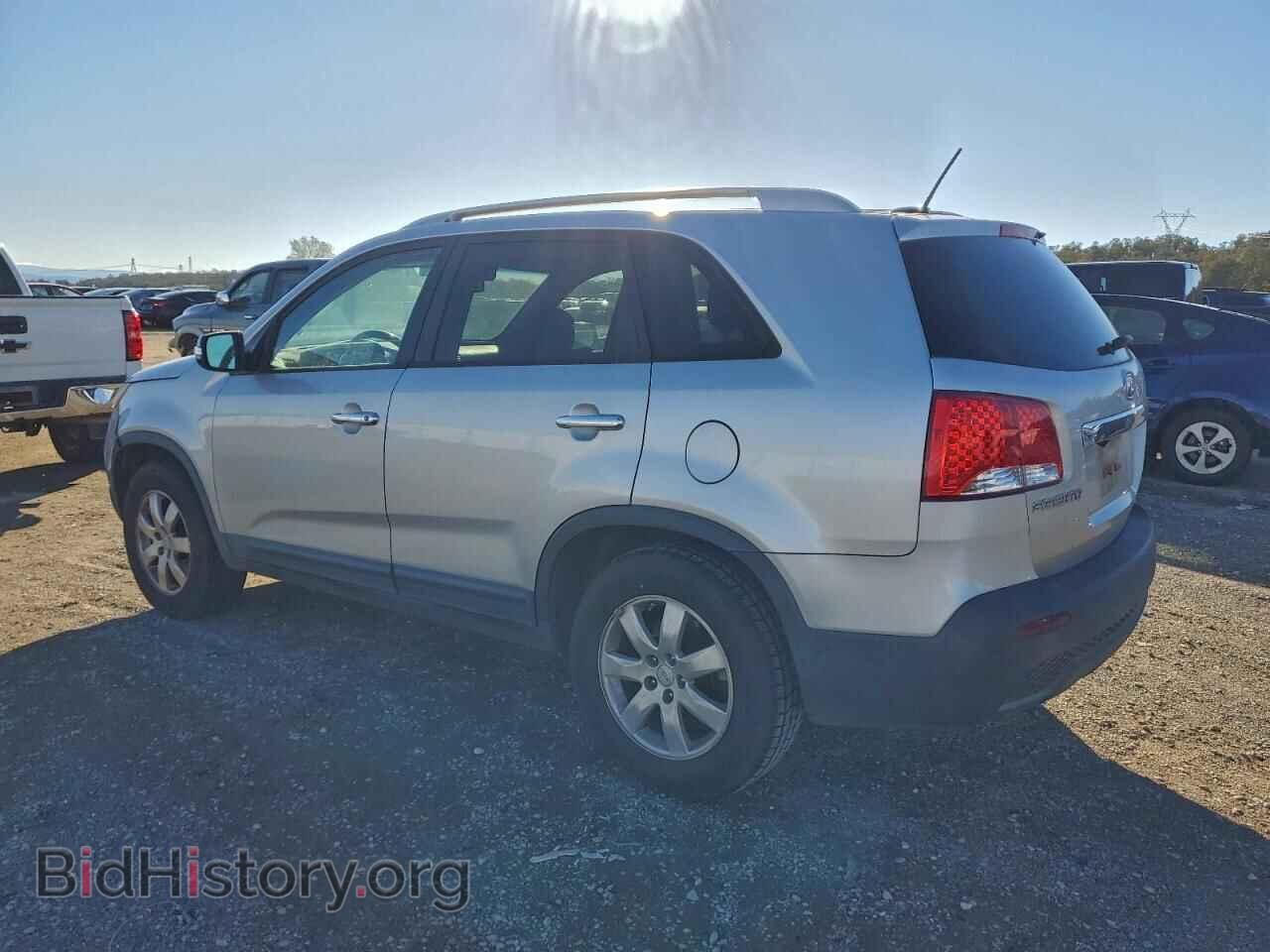 2011 KIA SORENTO - VIN: 5XYKT4A12BG184708 - Фото 2