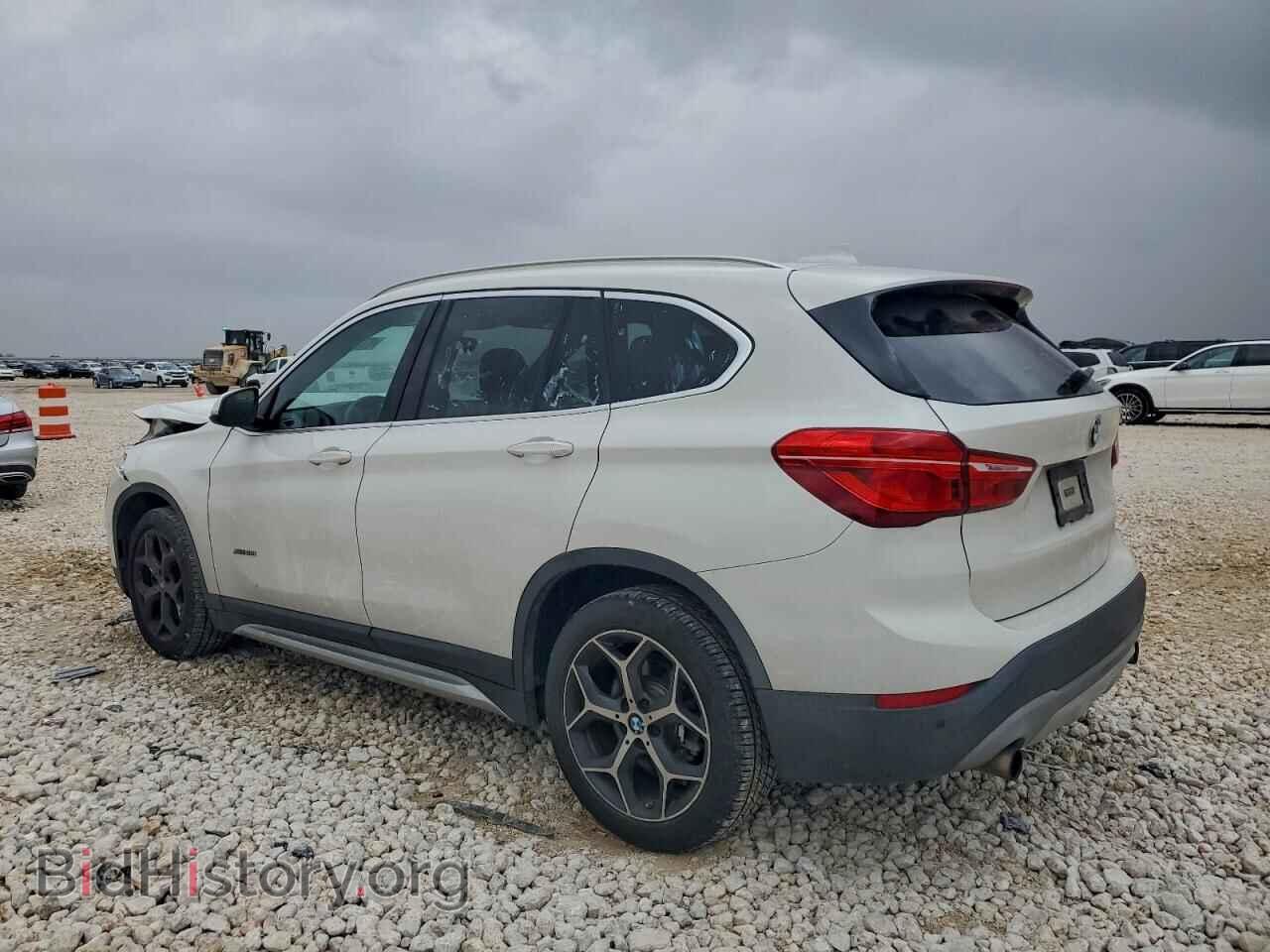 2017 BMW X1 - VIN: WBXHT3C32H5F81765 - Фото 2