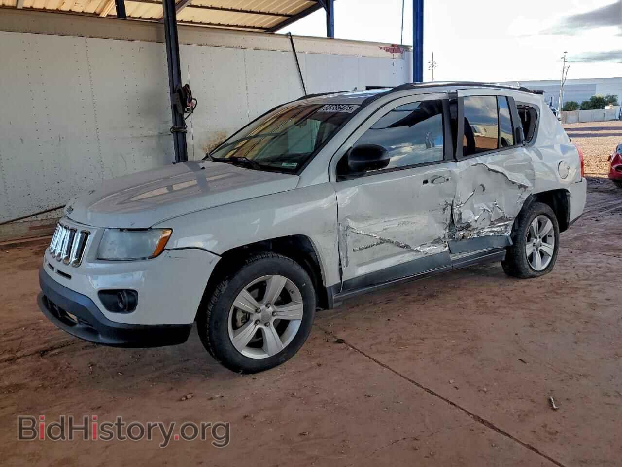 Photo 1J4NF1FB6BD210708 - JEEP COMPASS 2011