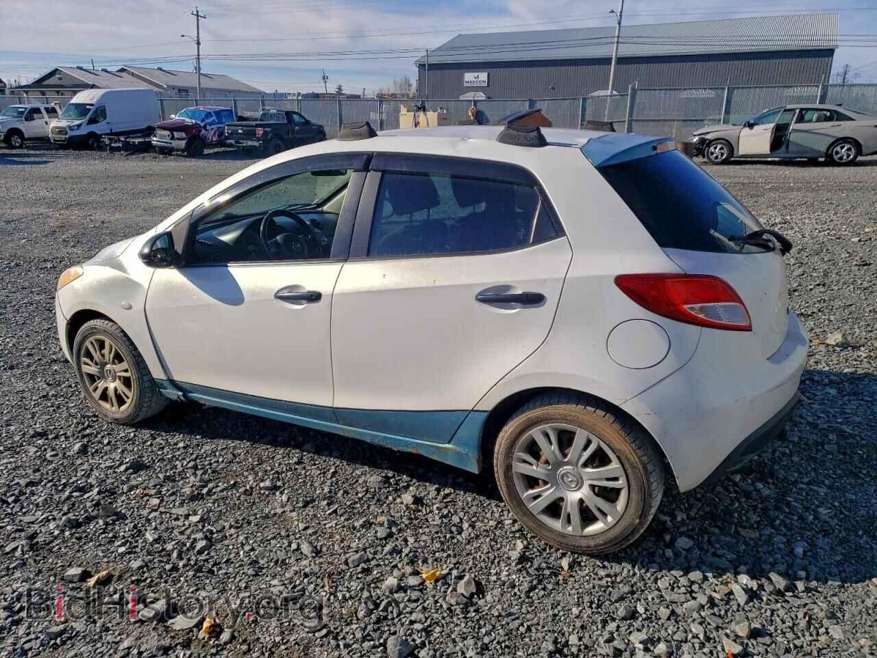 2011 MAZDA 2 - VIN: JM1DE1HY4B0104495 - Photo 2