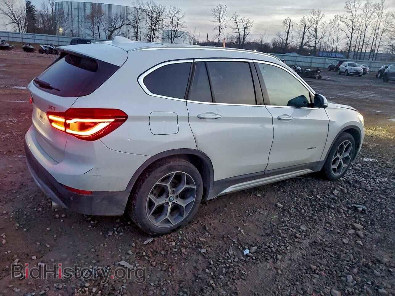 2017 BMW X1 - VIN: WBXHT3C35H5F74308 - Фото 3