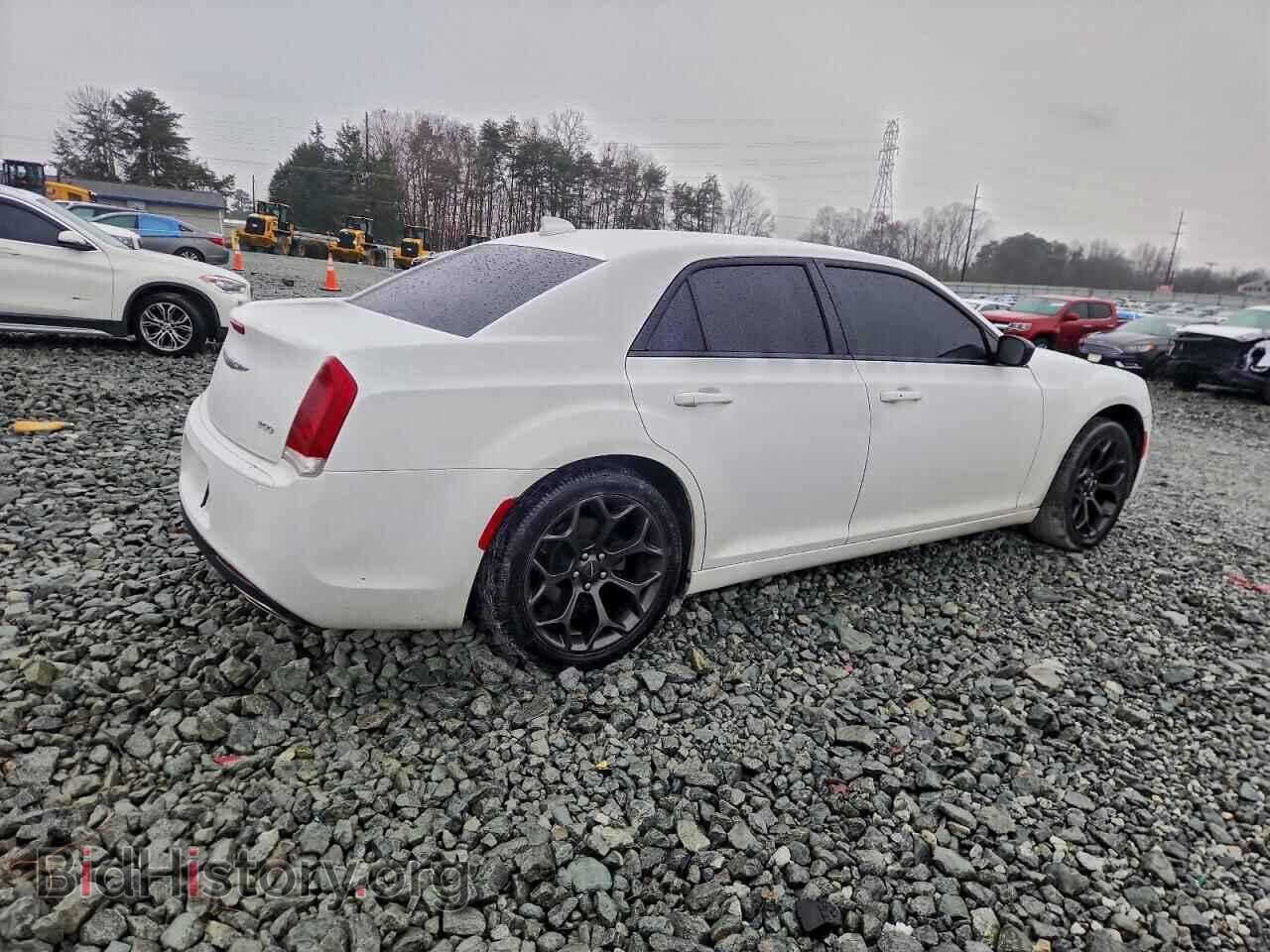 2019 CHRYSLER 300 - VIN: 2C3CCAAGXKH590958 - Фото 3