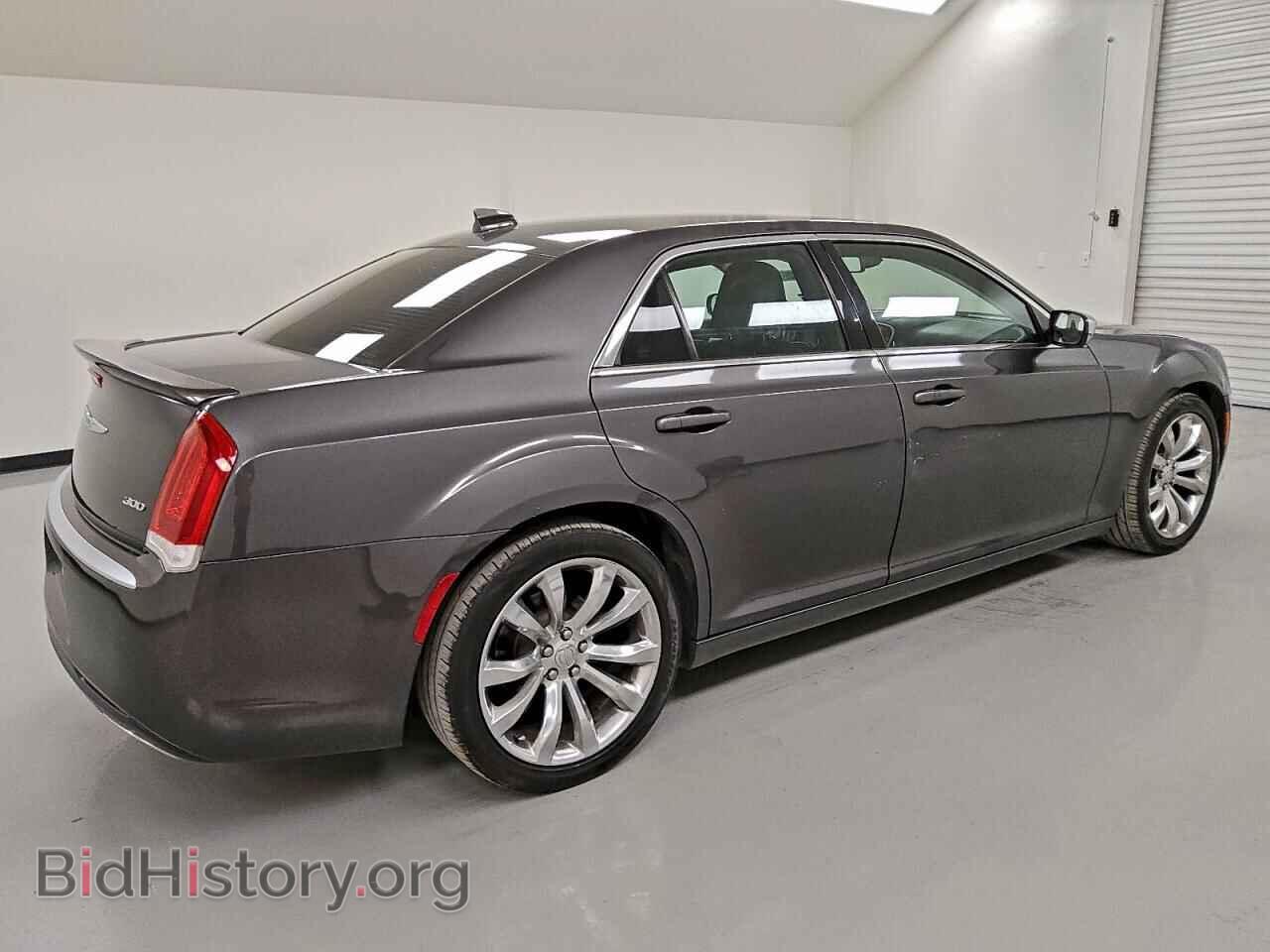 2019 CHRYSLER 300 - VIN: 2C3CCAAG0KH590547 - Фото 3