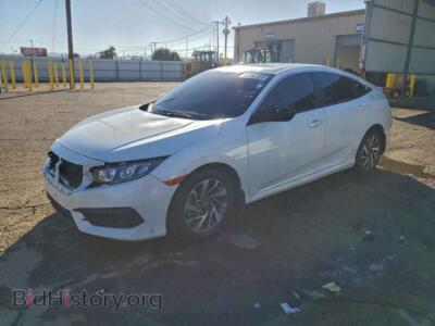 2018 Honda CIVIC, белый — VIN 2HGFC2F73JH518975, Copart