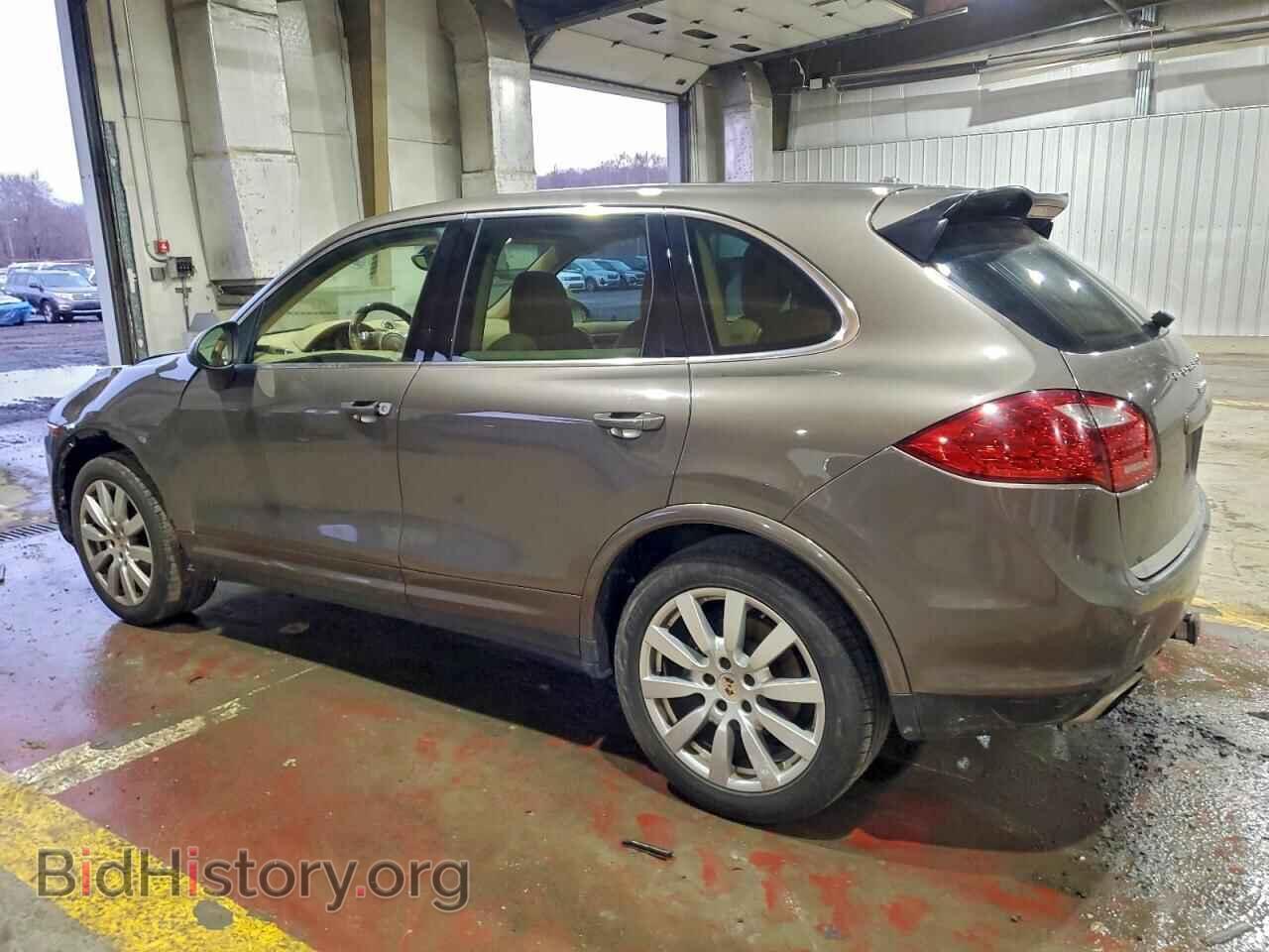 2013 PORSCHE CAYENNE - VIN: WP1AA2A28DLA04104 - Photo 2