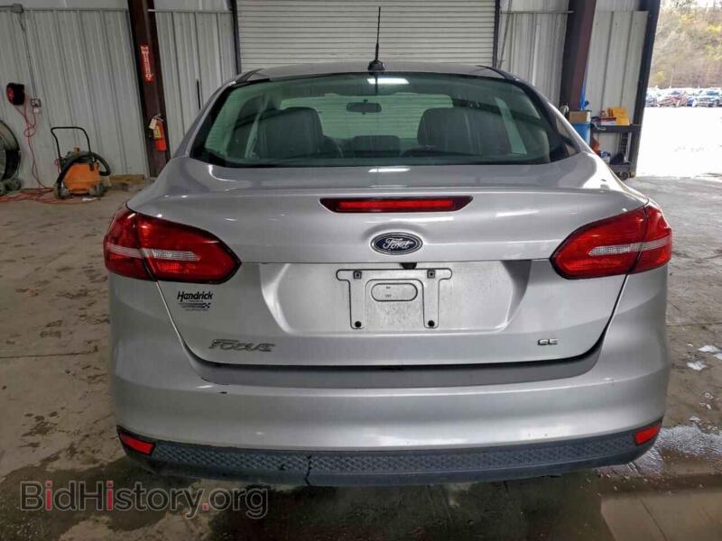 2017 Ford FOCUS (VIN 1FADP3F24HL225092) — photo 6 of 12
