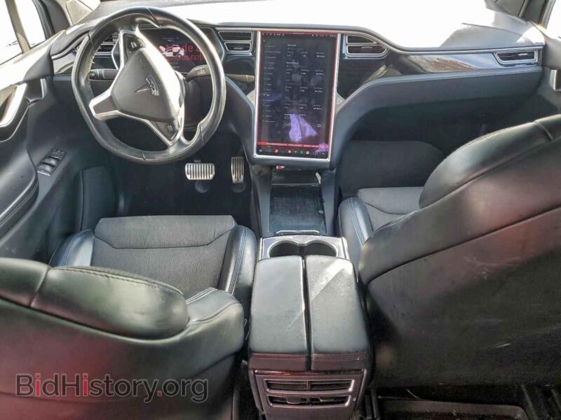 2017 Tesla MODEL X (VIN 5YJXCBE29HF064370) — photo 8 of 13